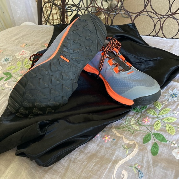 Worn for less than 2 hours - Picture 2 of 4